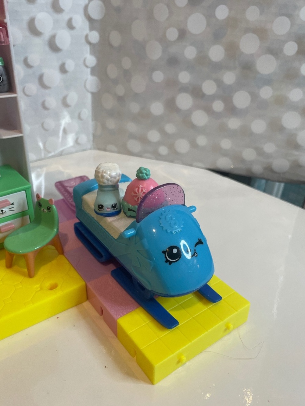 Shopkins Happy Places Sparkle ✨ Hill Happy Home - Picture 7 of 13